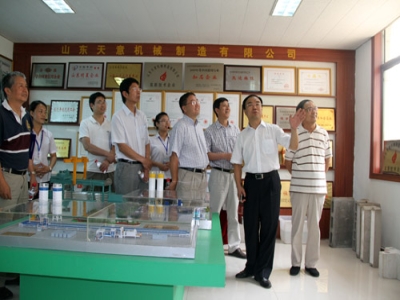 2012.7.28日山東天意兩項科技成果鑒定順利通過，北京領導專家，到我公司參觀指導