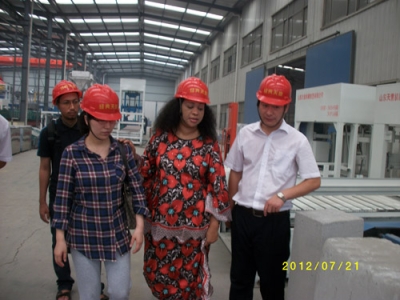 2012.7.21日坦桑尼亞總統(tǒng)夫人來我公司參觀指導、洽談合作