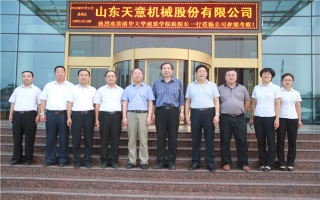 清華大學建筑設計研究院副院長、研究員侯建群蒞臨