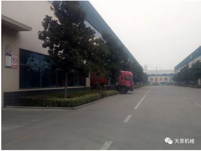 天意機(jī)械為柬埔寨客戶加工生產(chǎn)年產(chǎn)80萬(wàn)平方輕質(zhì)墻板生產(chǎn)線成功裝車(chē)啟運(yùn)！