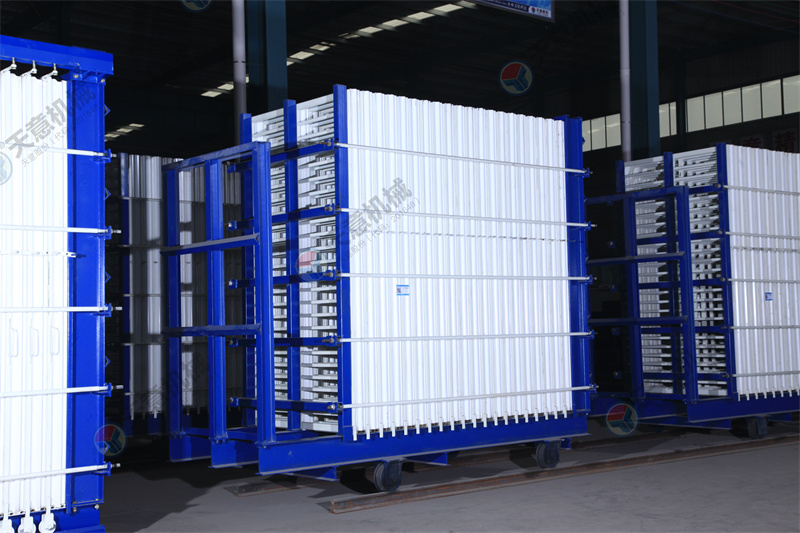 一次成型40塊板的復(fù)合墻板機(jī)，究竟有多好？