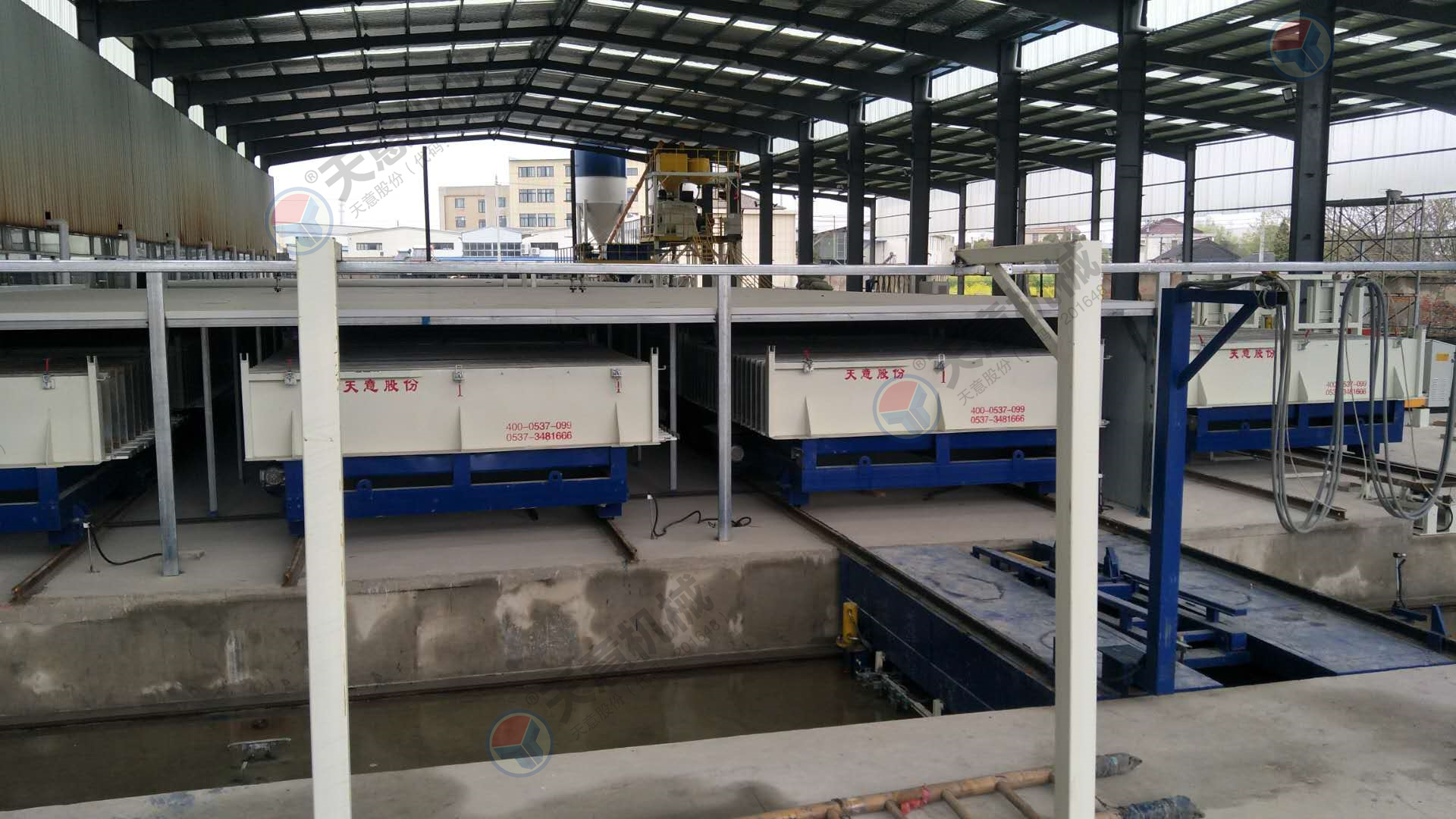 相對于傳統(tǒng)墻板機設備，新型墻板機有點更多